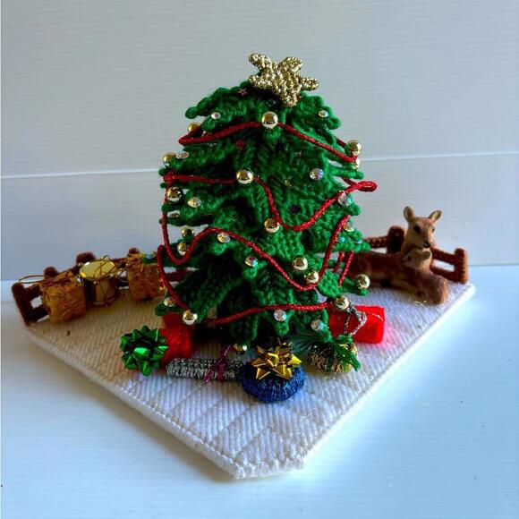 Other - Vintage Needlepoint Christmas Scene Crochet Tree